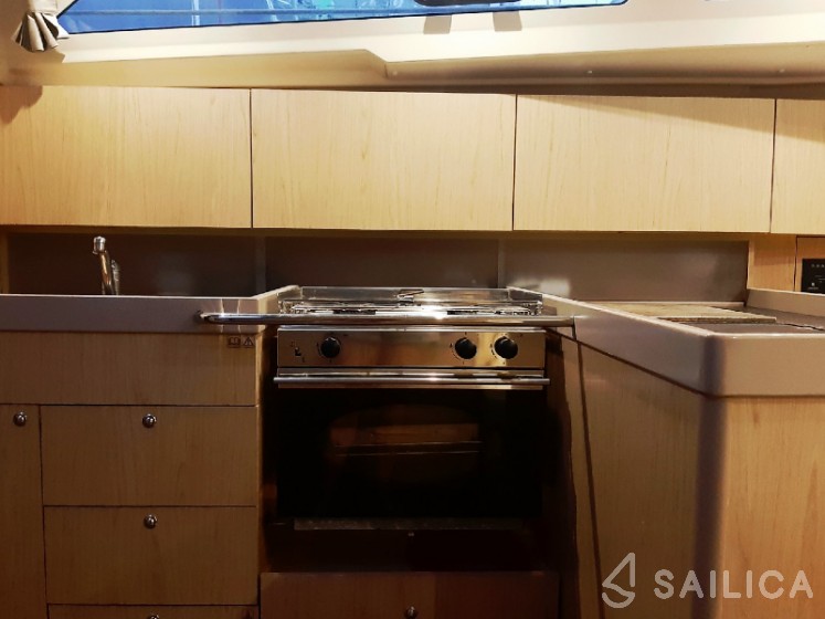 Oceanis 41.1 - Yacht Charter Sailica