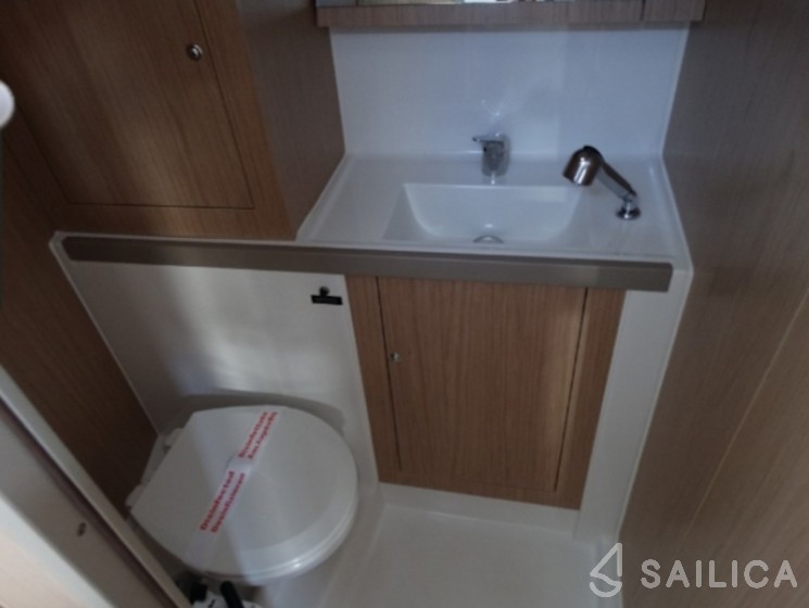 Oceanis 41.1 - Yacht Charter Sailica