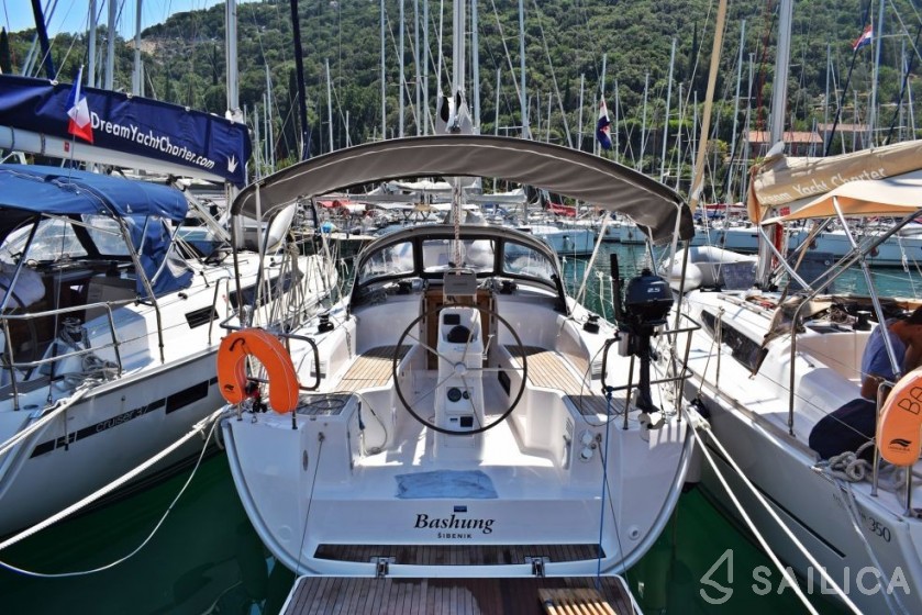 Bavaria 34 Cruiser - Yacht Charter Sailica
