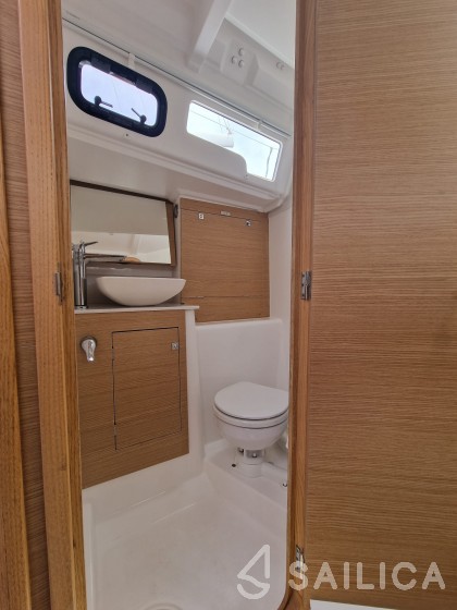 Dufour 360 GL - Yacht Charter Sailica
