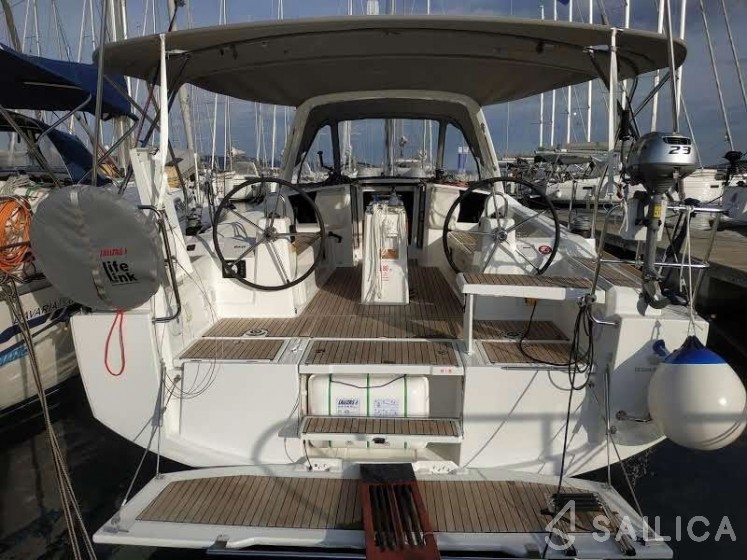 Oceanis 38.1 - Yacht Charter Sailica