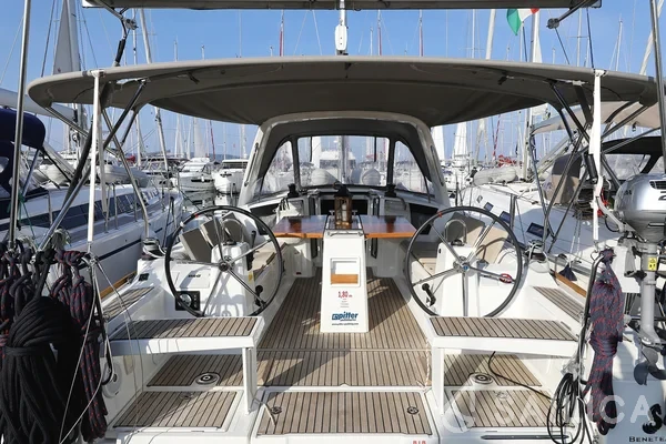 Oceanis 38.1 - Yacht Charter Sailica