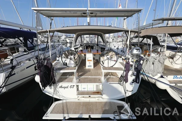 Oceanis 38.1 - Yacht Charter Sailica