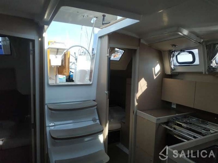 Oceanis 38.1 - Yacht Charter Sailica