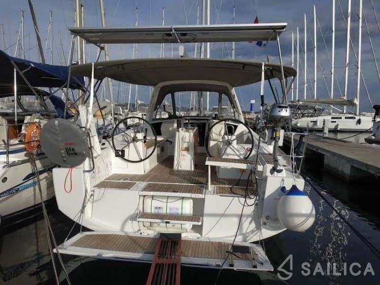 Oceanis 38.1 - Yacht Charter Sailica