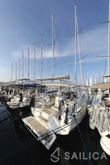 Oceanis 38.1 - Yacht Charter Sailica
