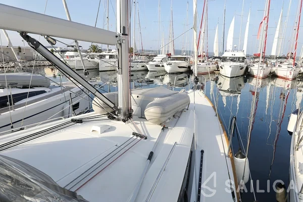 Oceanis 38.1 - Yacht Charter Sailica