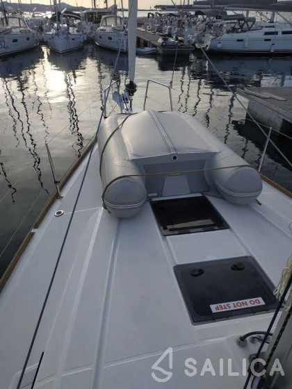 Oceanis 38.1 - Yacht Charter Sailica