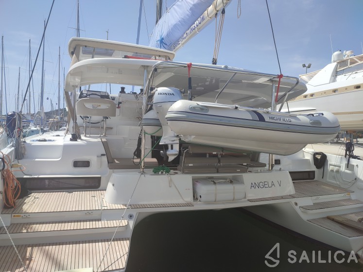 Lagoon 42 - Yacht Charter Sailica