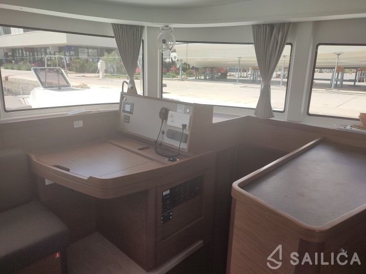 Lagoon 42 - Yacht Charter Sailica