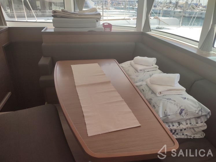 Lagoon 42 - Yacht Charter Sailica