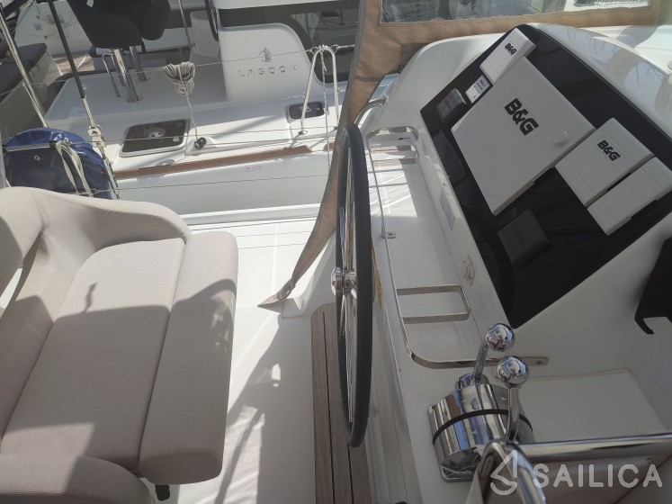Lagoon 42 - Yacht Charter Sailica