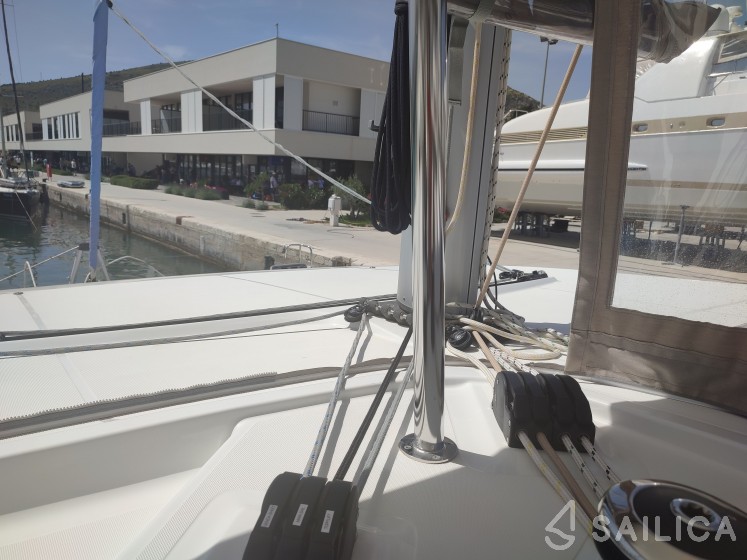 Lagoon 42 - Yacht Charter Sailica