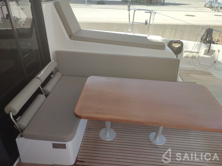 Lagoon 42 - Yacht Charter Sailica