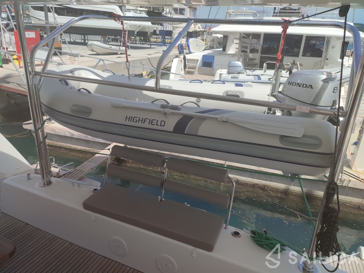 Lagoon 42 - Yacht Charter Sailica