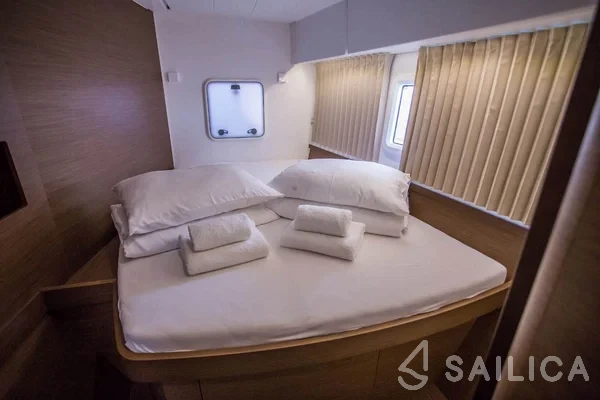 Lagoon 42 - Yacht Charter Sailica