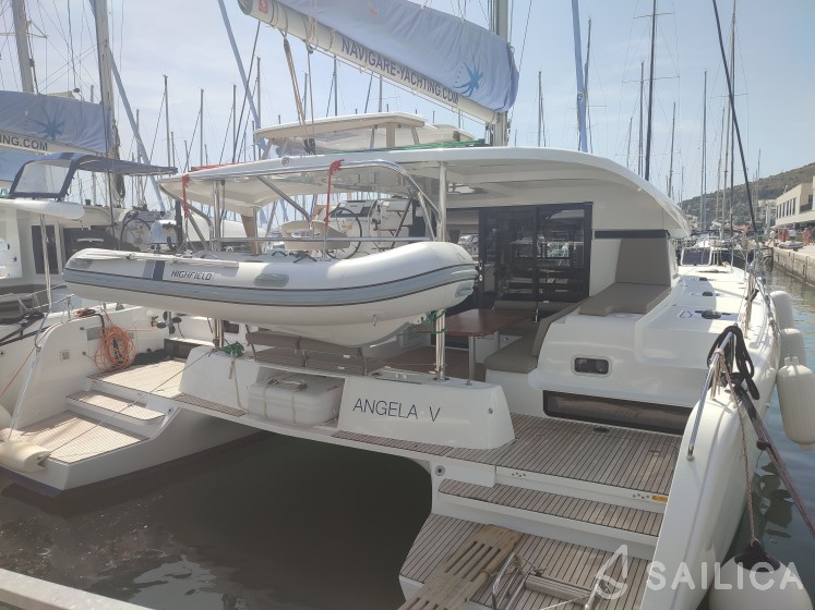 Lagoon 42 - Yacht Charter Sailica