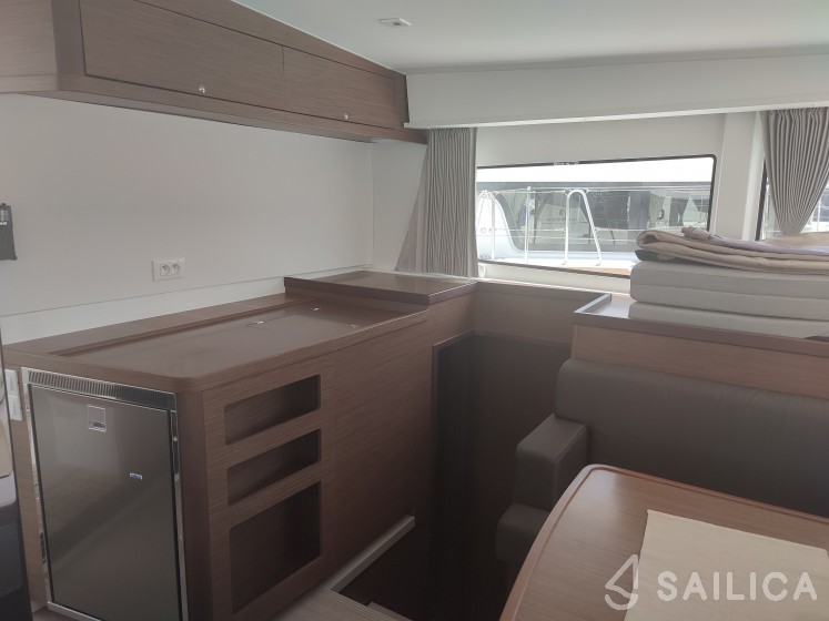 Lagoon 42 - Yacht Charter Sailica