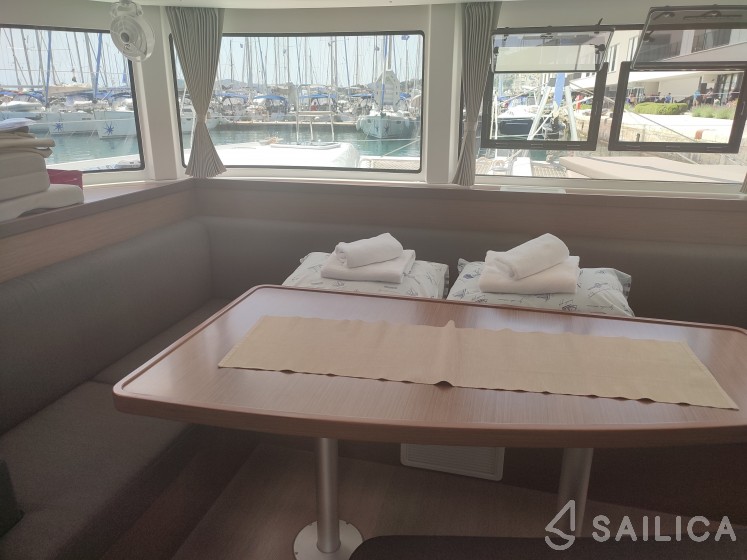 Lagoon 42 - Yacht Charter Sailica
