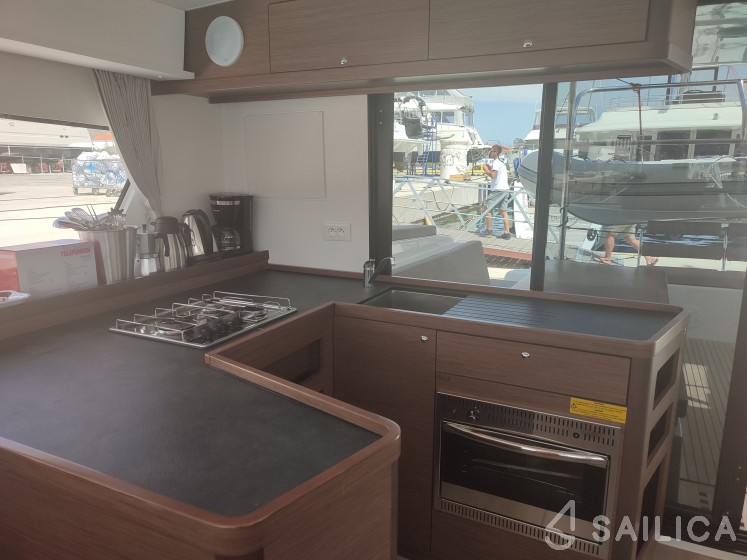 Lagoon 42 - Yacht Charter Sailica