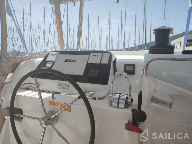 Lagoon 42 - Yacht Charter Sailica