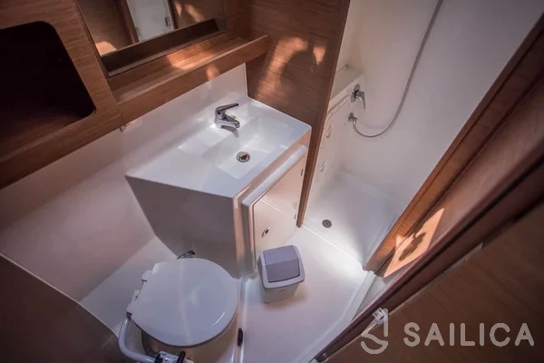 Lagoon 42 - Yacht Charter Sailica