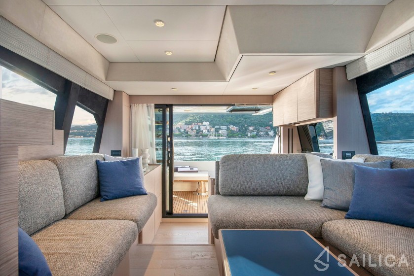 Ferretti 500 - Yacht Charter Sailica