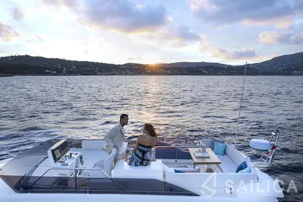 Ferretti 500 - Yacht Charter Sailica