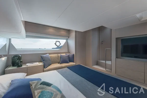 Ferretti 500 - Yacht Charter Sailica