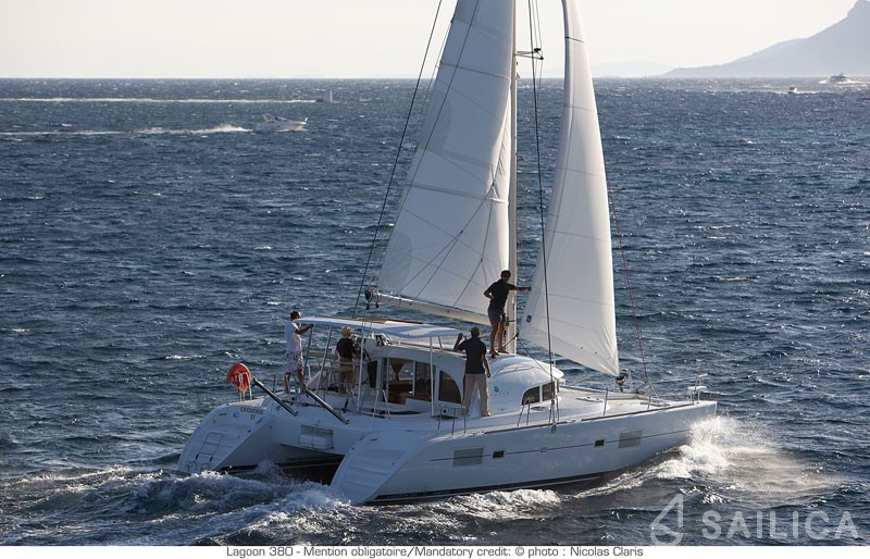 Lagoon 380 - 4 cab. - Yacht Charter Sailica