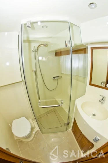Adagio Europa 51.5 - Yacht Charter Sailica