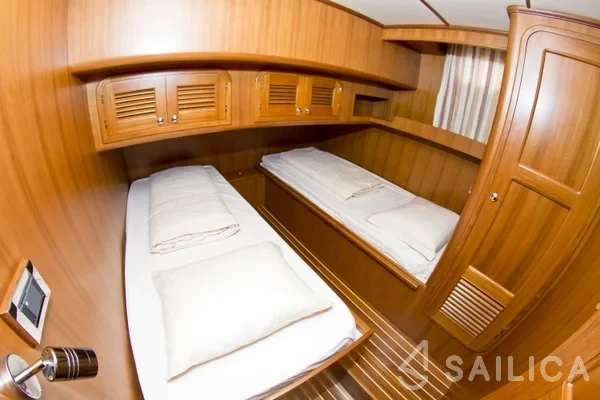 Adagio Europa 51.5 - Yacht Charter Sailica