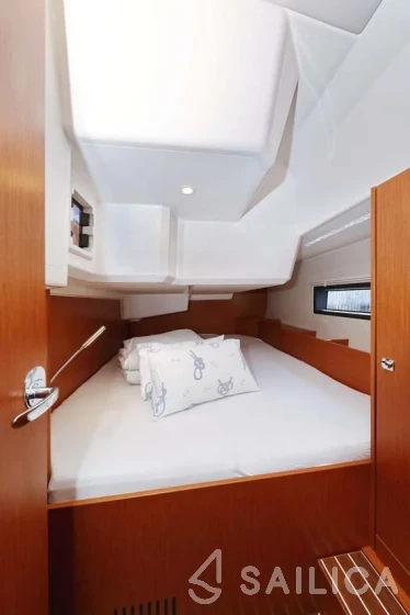 Bavaria C42 - Yacht Charter Sailica