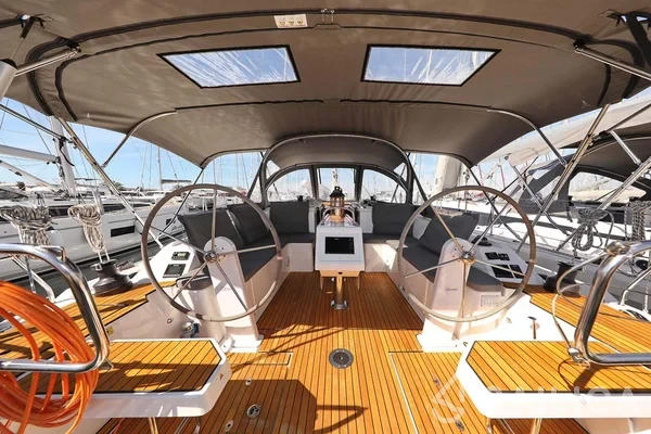 Bavaria C42 - Yacht Charter Sailica