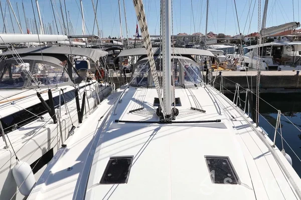 Bavaria C42 - Yacht Charter Sailica
