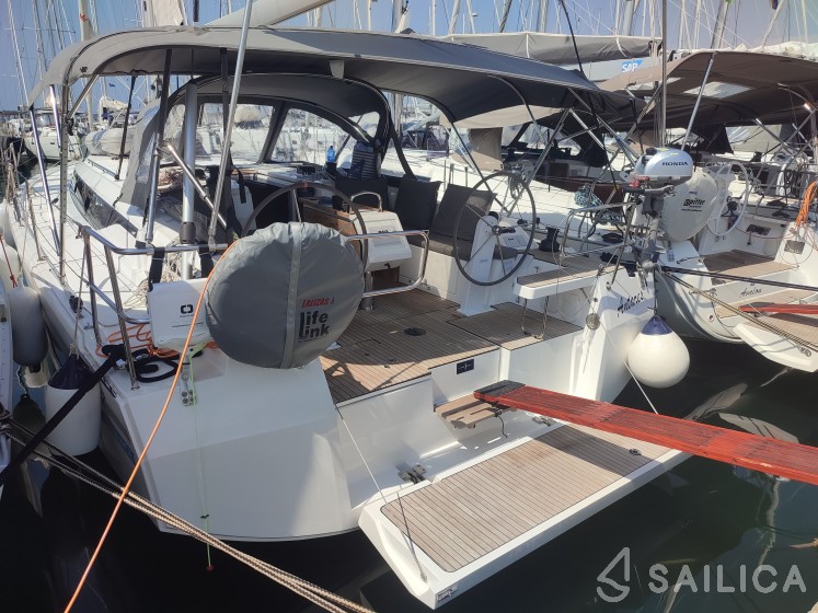 Bavaria C42 - Yacht Charter Sailica