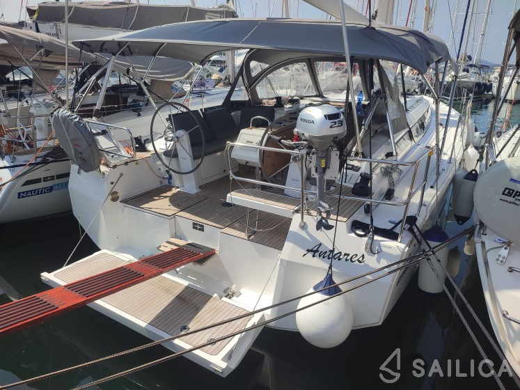 Bavaria C42 - Yacht Charter Sailica