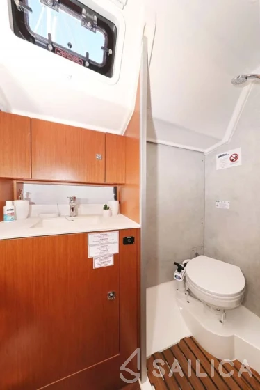 Bavaria C42 - Yacht Charter Sailica