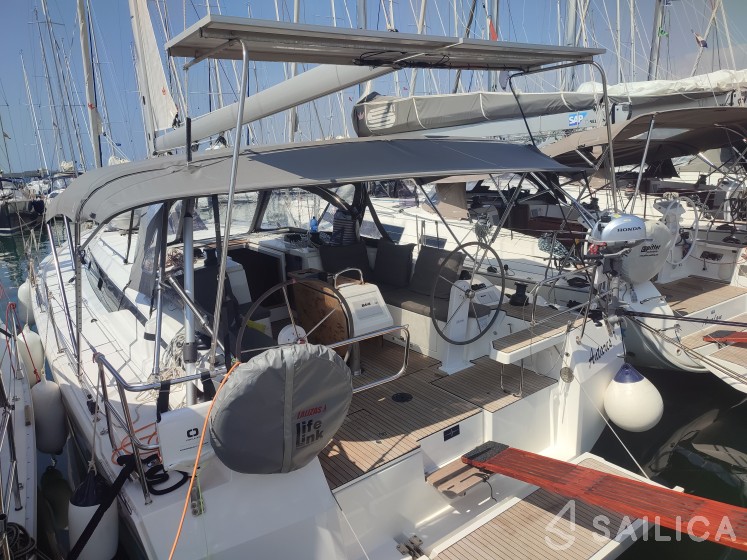 Bavaria C42 - Yacht Charter Sailica