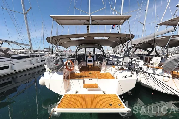 Bavaria C42 - Yacht Charter Sailica