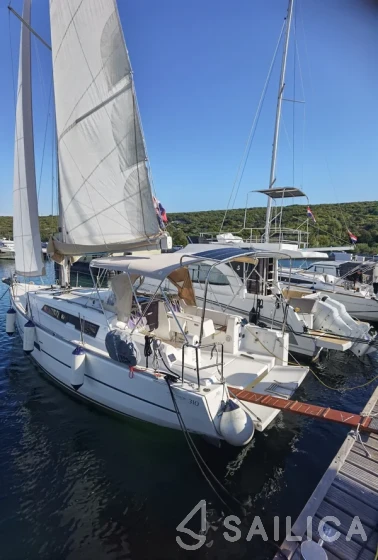 Dufour 310 GL - Yacht Charter Sailica