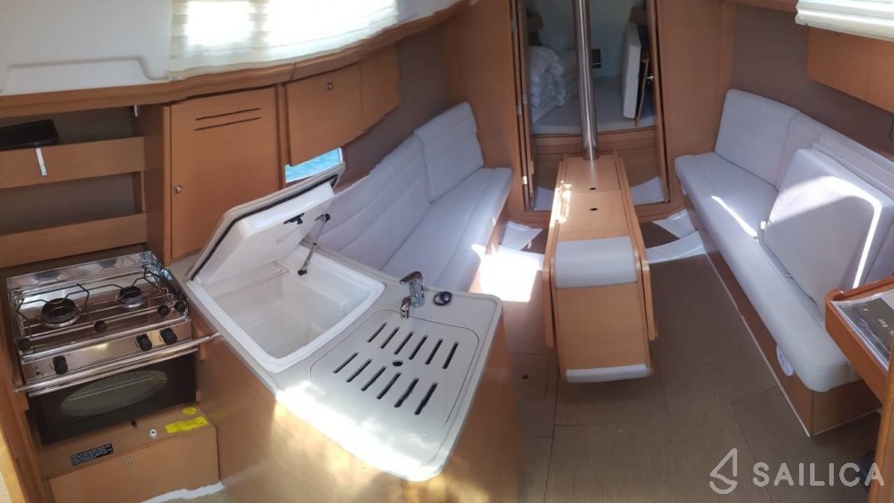 Dufour 310 GL - Yacht Charter Sailica