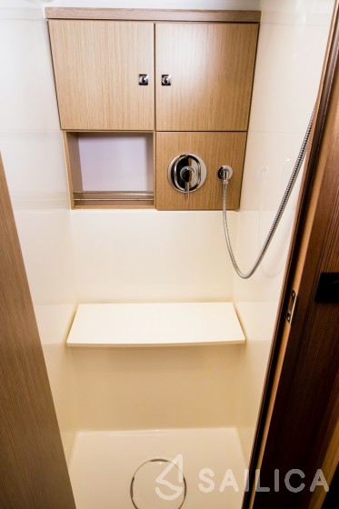 Bavaria 46 Cruiser - Yacht Charter Sailica