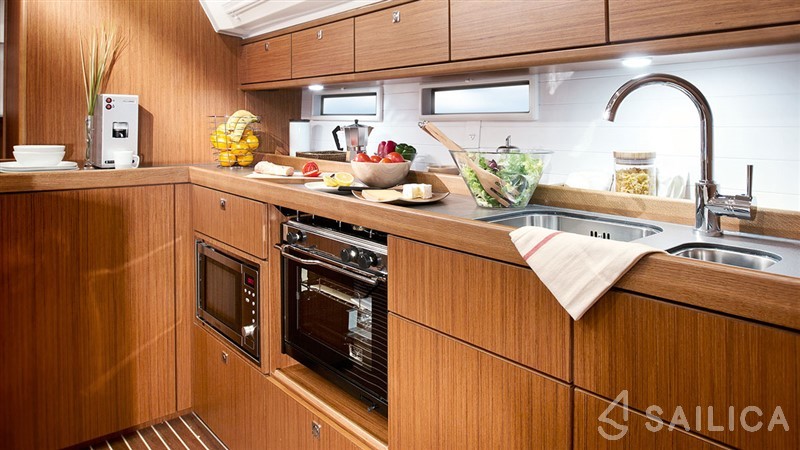 Bavaria 46 Cruiser - Yacht Charter Sailica