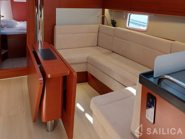Hanse 418 - Yacht Charter Sailica