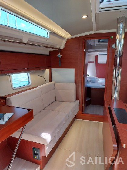 Hanse 418 - Yacht Charter Sailica