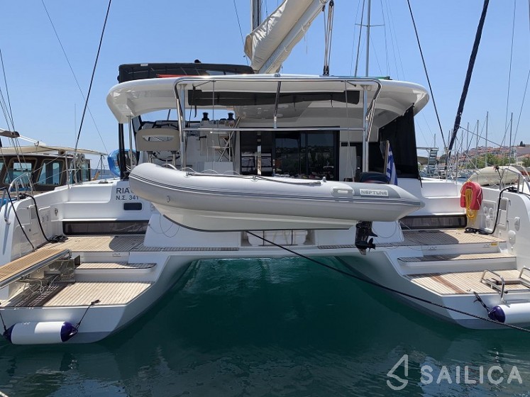 Lagoon 42 - Yacht Charter Sailica