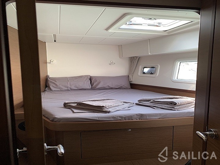 Lagoon 42 - Yacht Charter Sailica