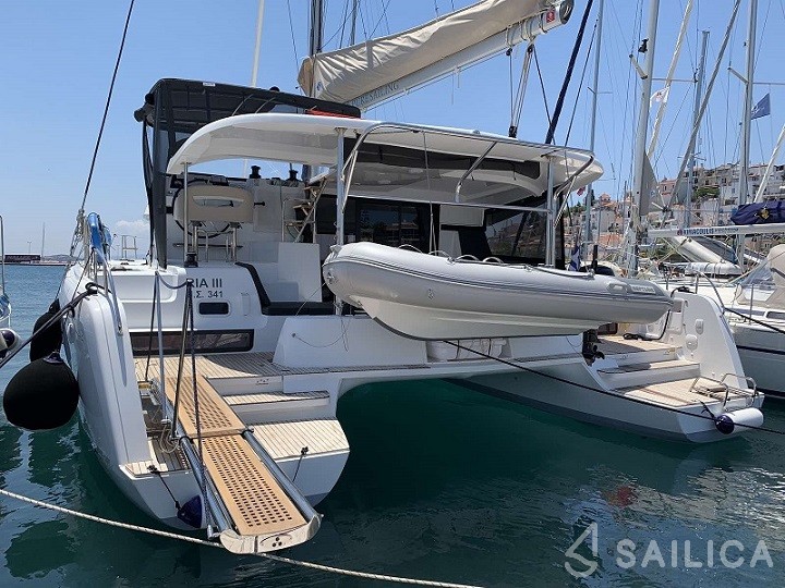 Lagoon 42 - Yacht Charter Sailica