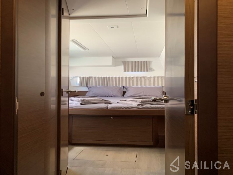 Lagoon 42 - Yacht Charter Sailica